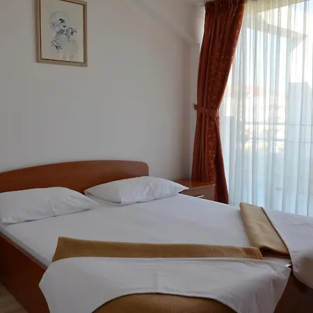 Apartment Pirovcanka *