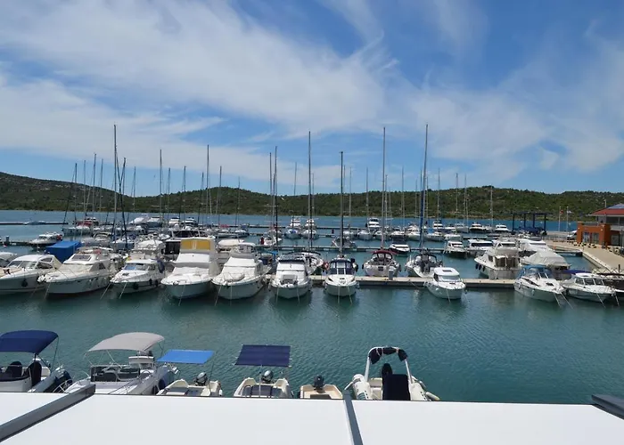 Pirovcanka アパート *